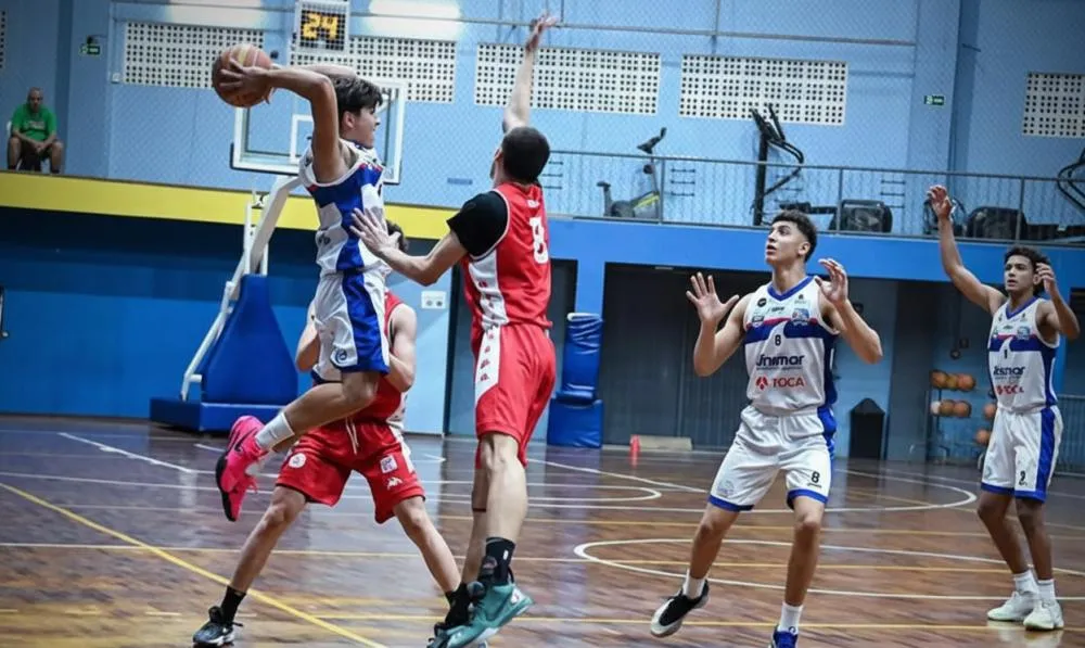Basquete Sub-18 de Marília vence Esperia, assume a vice-liderança e entra na zona de classificação
