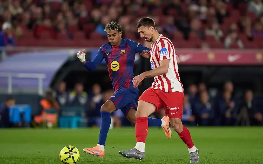 Saiba onde assistir aos jogos de hoje 01/05/26 ao vivo. Confira horários do Brasileirão, Copa da Inglaterra e o guia de TV completo para sábado.