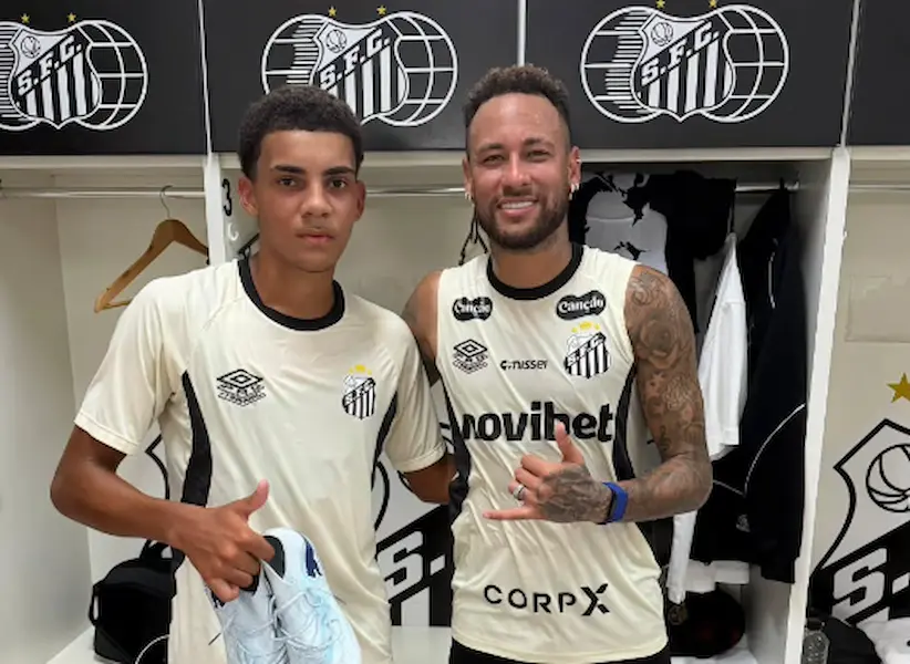 Abraão Ilhamas, o Lalinha, e Neymar, no vestiário do Santos.