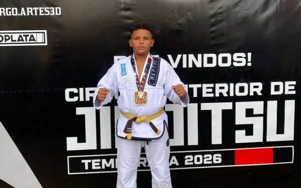Foto: Divulgação — Nathan Henrique, de 10 anos, conquistou o título do Circuito Interior de Jiu-Jitsu na etapa de Bauru.