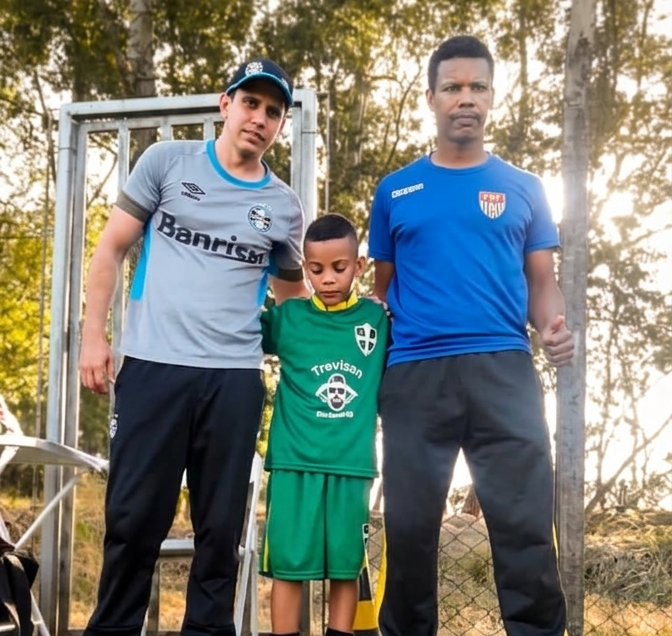 Abrão Ilhamas, o Lalinha, na escolinha Passe certo zona sul