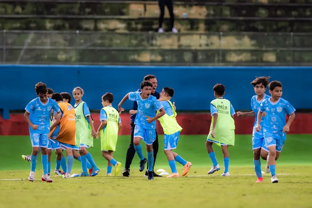 Jogadores do Marília durante partida contra o Presidente Prudente pelo Campeonato Paulista Sub-12.