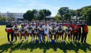 Elenco da Fúria reunido com comissão técnica e diretoria antes da vitória sobre o Nova Marília 4 no JK.