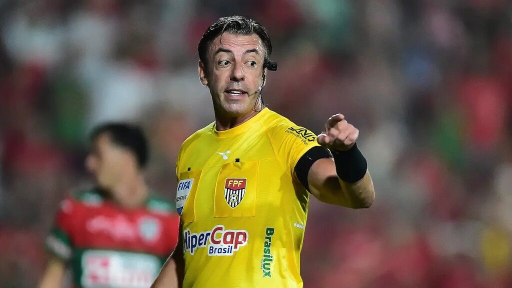 Raphael Claus durante partida da Copa do Mundo de 2026 entre Espanha e Arábia Saudita