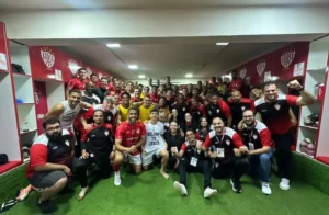 Jogadores do Noroeste comemoram classificação para a segunda fase da Série D 2026.