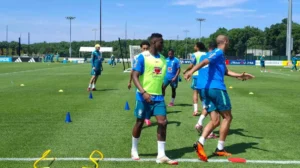 Jogadores da Seleção Brasileira durante treinamento em Nova Jersey sob comando de Carlo Ancelotti.