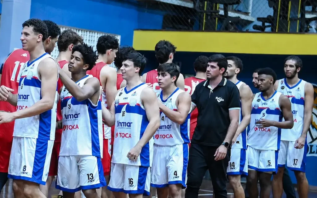 Equipe do FR Marília em partida pelo Campeonato Paulista Masculino Sub-20 de Basquete.