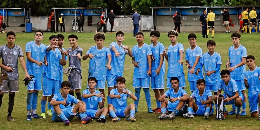 Jogadores das categorias de base do Marília durante rodada do Campeonato Paulista.