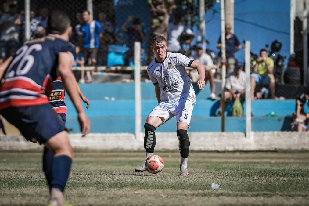 Maycon Gabriel durante atuação pelo Vila Barros no Campeonato Amador de Marília, em partida realizada no Estádio Varzeano Mineirão.