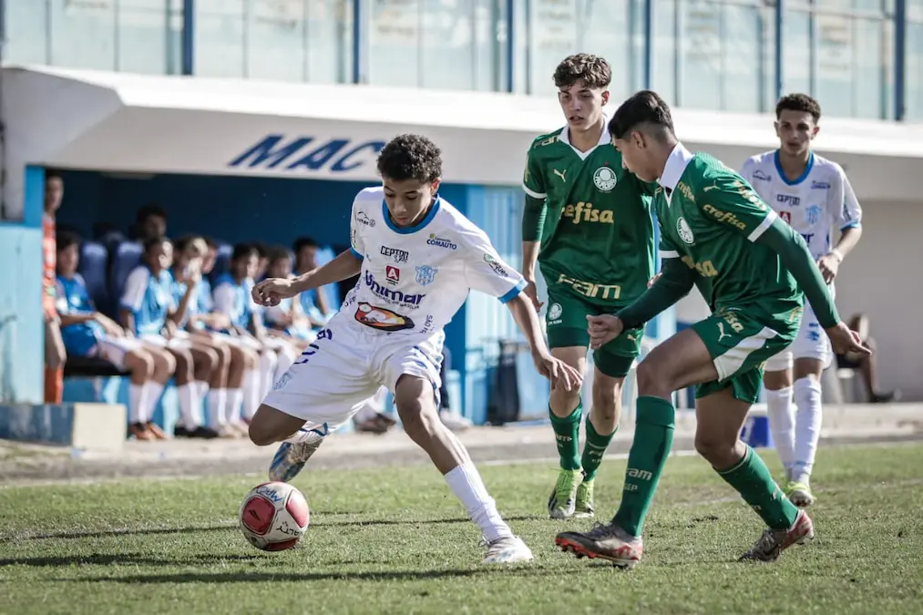 João Marcelo durante partida do Marília pelas categorias de base.