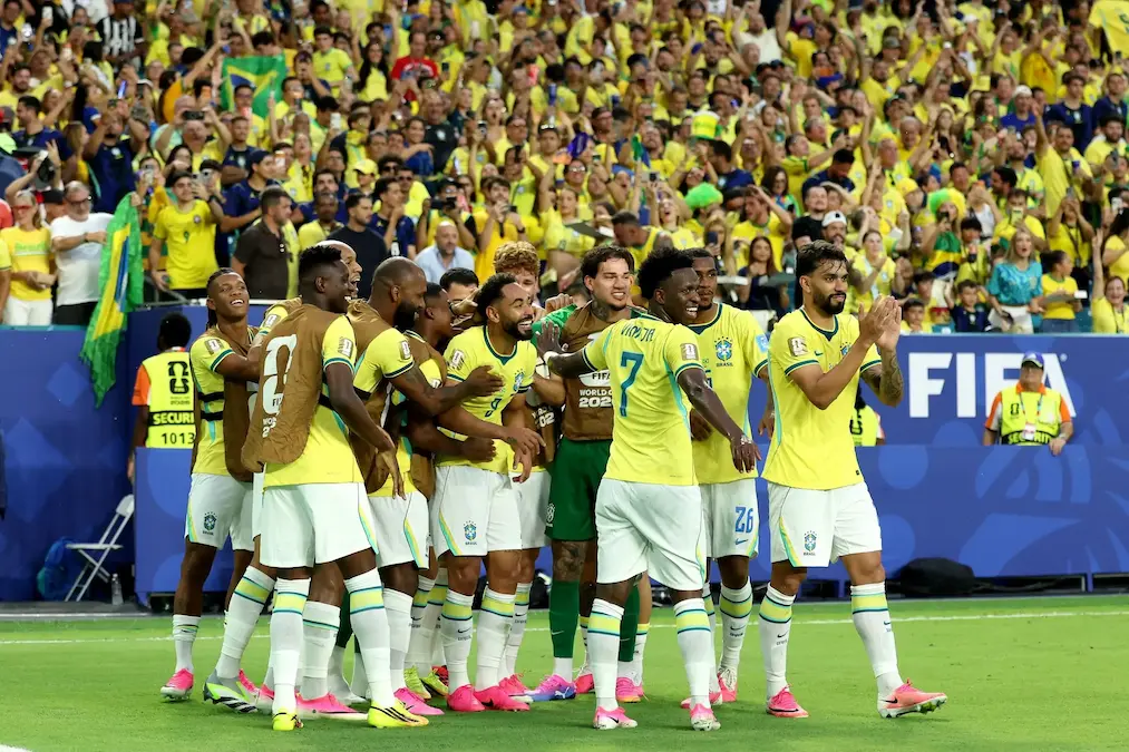 Com uma atuação coletiva brilhante, Brasil confirma favoritismo, faz três na Escócia e passa em 1º. (Foto: FIFA).