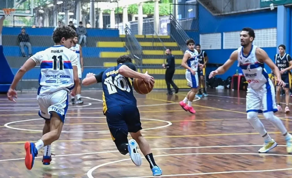FR Marília enfrenta Araraquara pelo Paulista Sub-20 de Basquete no Yara Clube