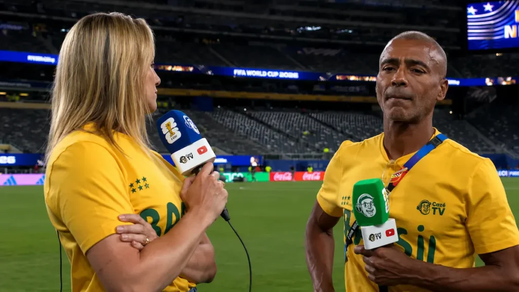 Romário e Fernanda Gentil conversando durante transmissão da Copa do Mundo de 2026.
