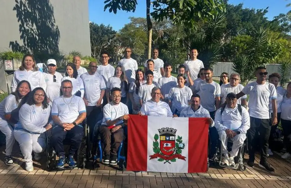 Delegação da Amei Marília comemora as 106 medalhas conquistadas na fase regional do Paresp 2026.