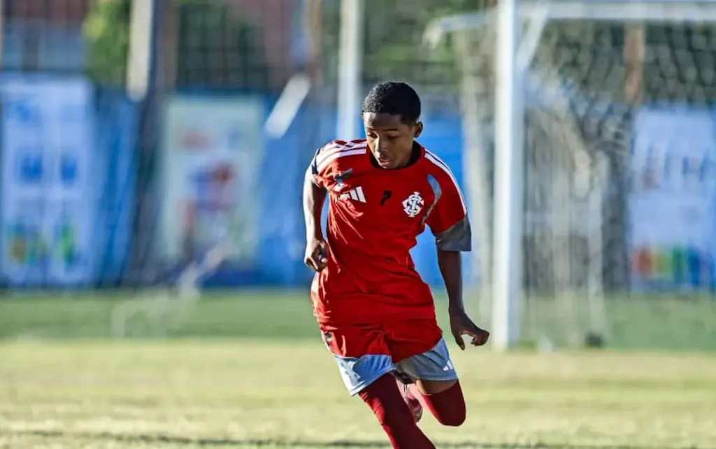 Samuel Henrique, ex-destaque do Marília, vive grande fase no Internacional e joga acima da idade.