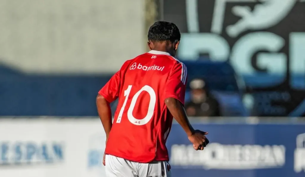 Samuel Henrique, ex-destaque do Marília, vive grande fase no Internacional e joga acima da idade.