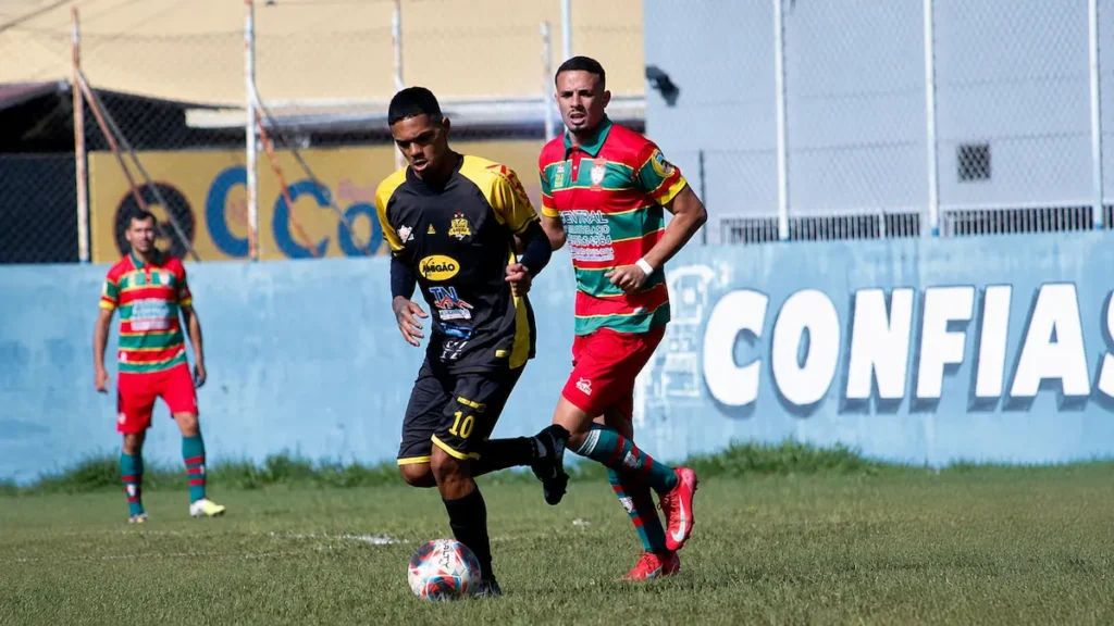Portuguesa do Morro, fundada em 1955, e Azaleia, representante da zona sul de Marília, protagonizaram confronto na primeira fase da Copa SELJ. (Foto: Christian Cabrini).