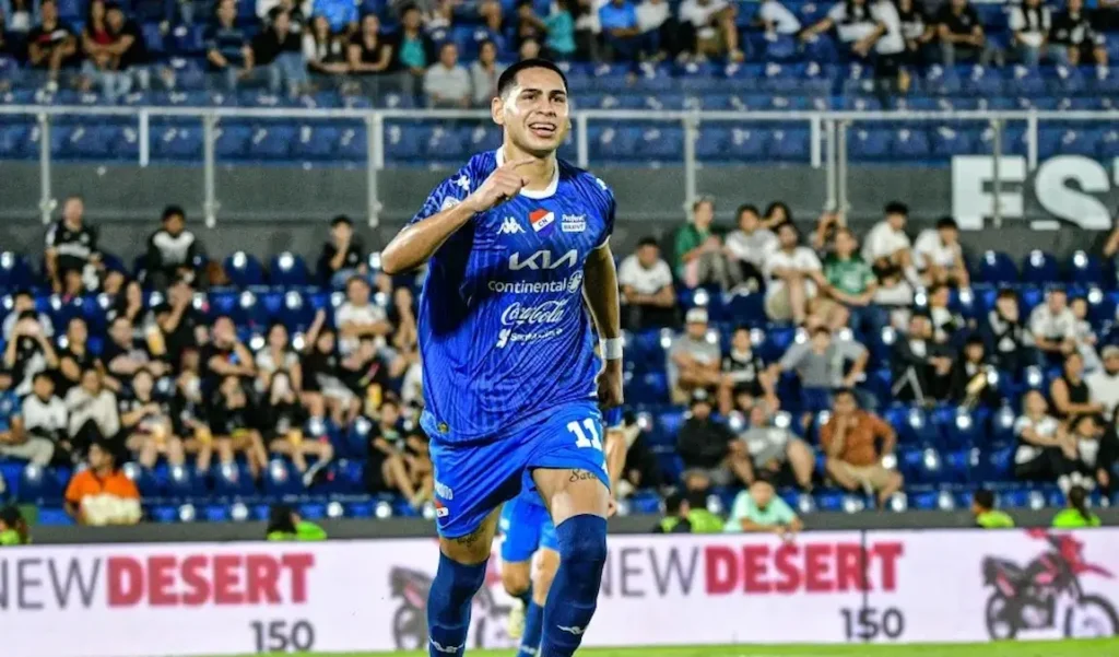Gustavo Caballero retorna ao Santos após Copa do Mundo e é visto como ativo para negociações. (Foto: Reprodução/clubnacional).