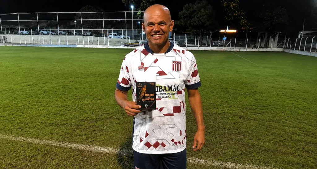 Ex-Marília e Ponte Preta, Fabiano Gadelha marca dois gols, vira destaque da Copa SELJ Super Master e assume a vice-artilharia.