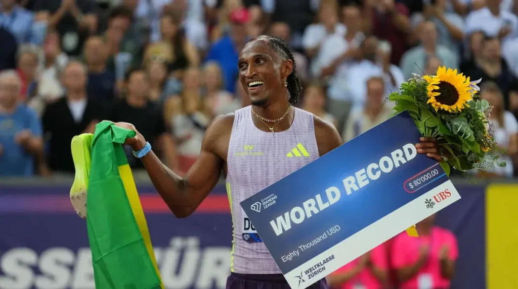 Torcedor do São Paulo, Alison dos Santos quebra recorde mundial nos 400m com barreiras e faz história na Diamond League.