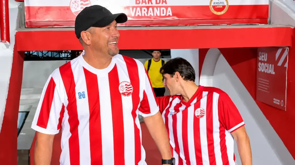 Nick Nurse, técnico de LeBron James, assistiu Náutico x Ceará nos Aflitos e revelou sua ligação familiar com Pernambuco.
