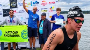 Mariliense de 17 anos conquista o terceiro lugar na Travessia do Rio Paraná a Nado, em Panorama, com tempo de 34min49s.