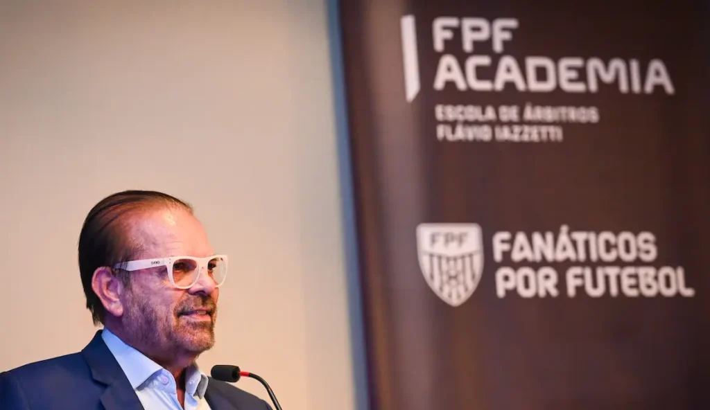 Presidente da FPF, Reinaldo Carneiro Bastos, discursa durante a formatura da nova turma de árbitros. (Foto: Diego Soares/Ag. Paulistão)