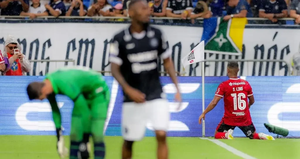 Confira os principais fatos esportivos do momento, com resultados do futebol, Fórmula 1, vôlei e tênis. Veja os destaques.