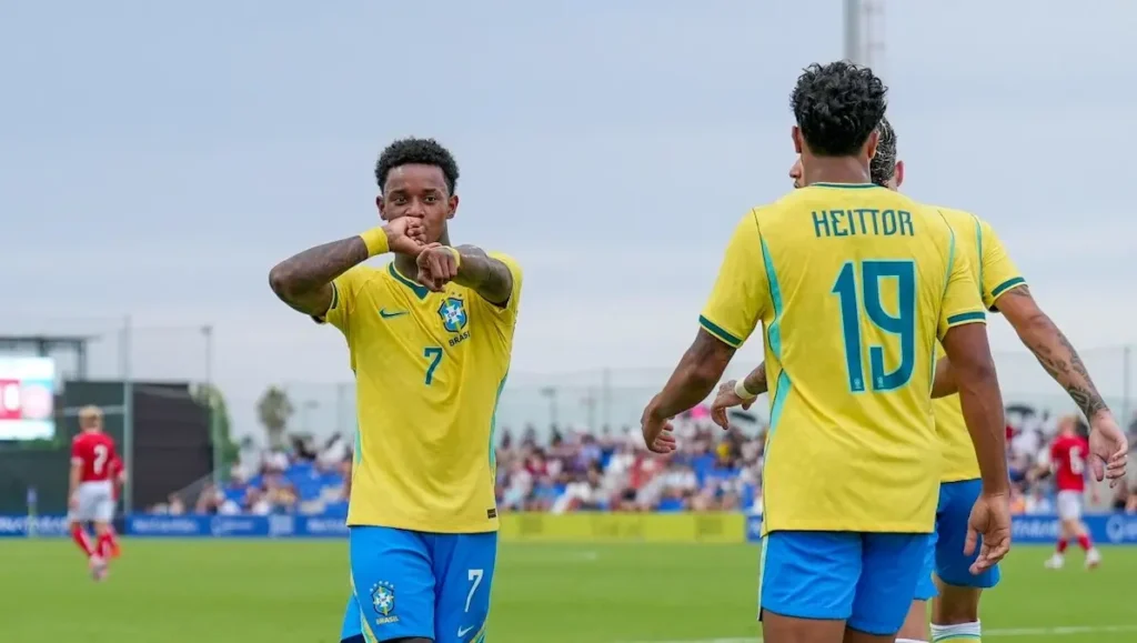 Seleção Brasileira Sub-20 goleia a Dinamarca por 4 a 1 na Espanha, com gols de Bruninho, Lucas Rodrigues, Heittor e Yuri Leles.