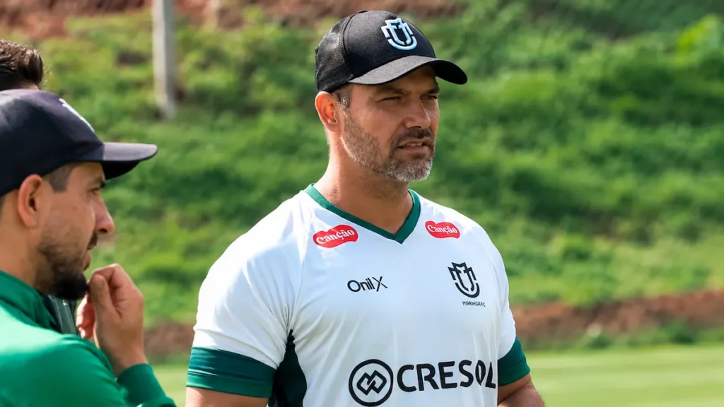 O mariliense Ivan Campanari durante treinamento do Maringá na Série C; aos 34 anos, treinador assumiu a equipe na reta final da competição. Foto: Wendel Gomes/Maringá FC