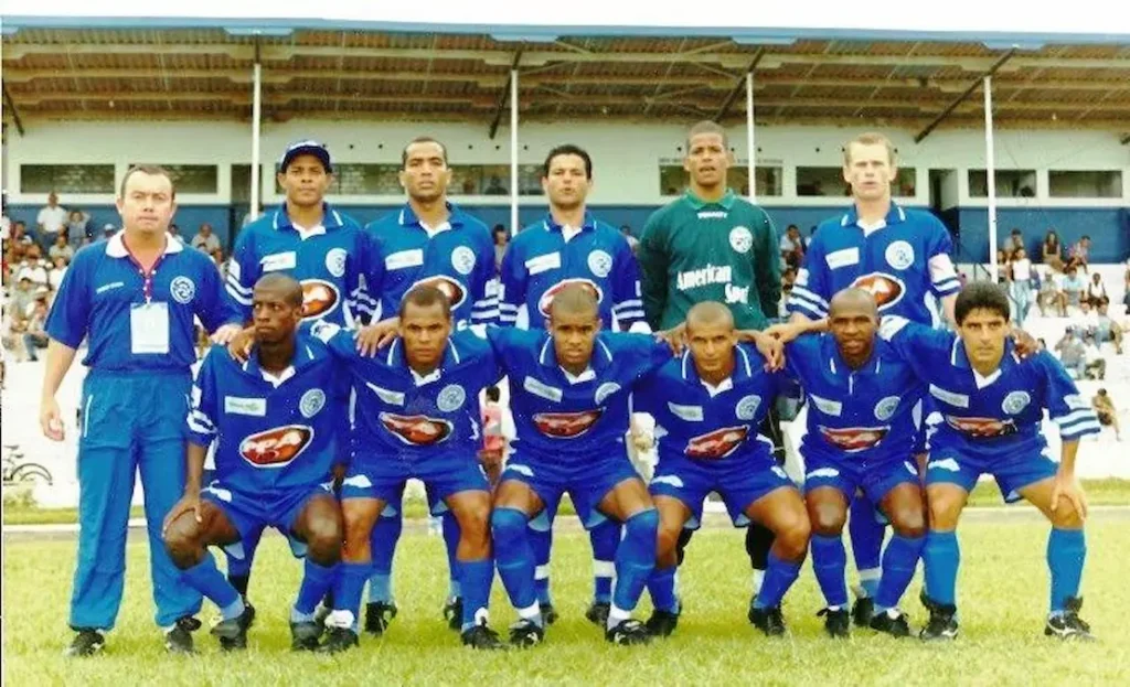 Elenco do Garça na final da Série A-3 de 2000; time perdeu o título para o Nacional de Túlio Tangione Neto (Foto: Divulgação)